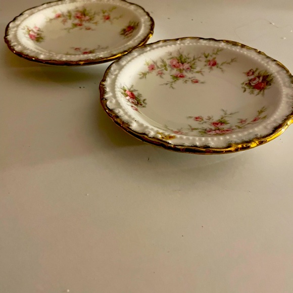 Victoriana Rose collectible plates - Picture 1 of 4